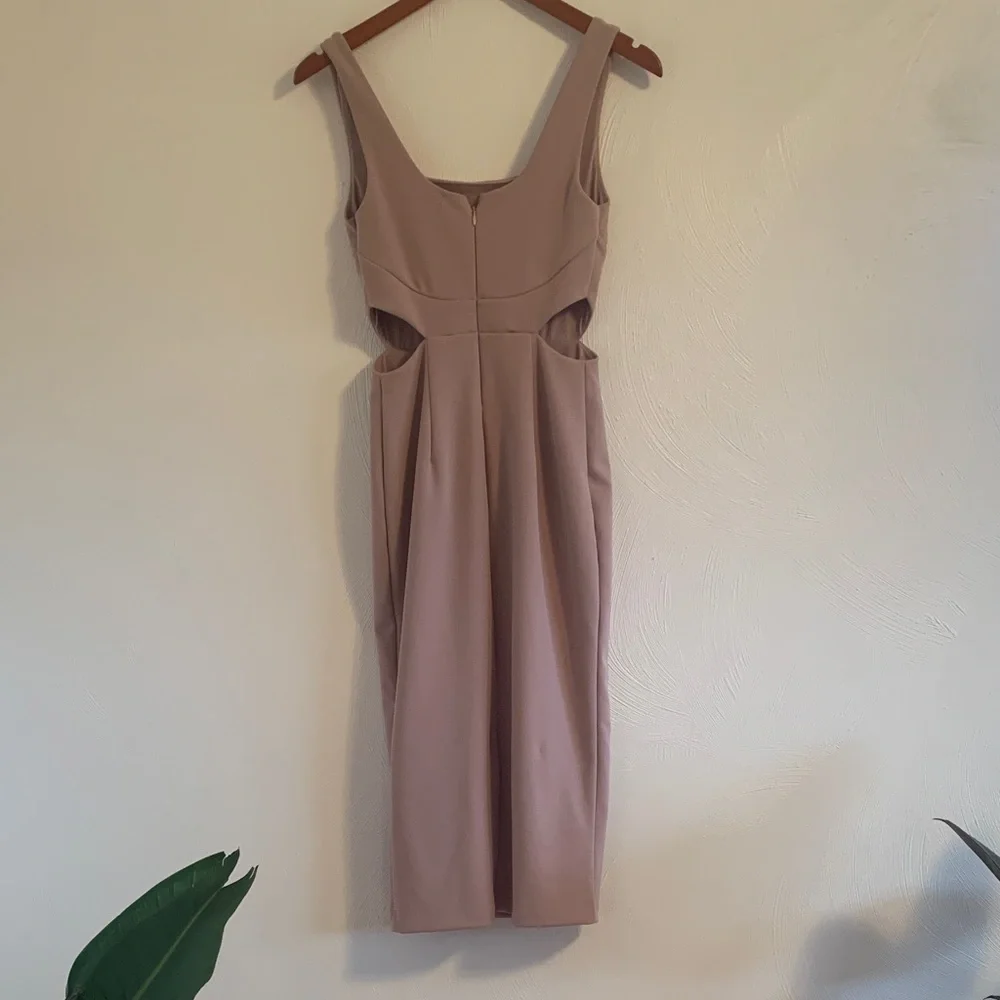 Express Mauve Square-Neck Midi Dress - Picture 2 of 9